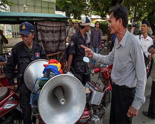 面试官：小狗被绳子困着，想吃前面一根骨头差5厘米，如何做